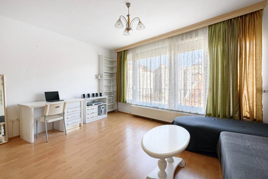 Lovely Apartment In City Centre For 4 Guests Budapeste Exterior foto