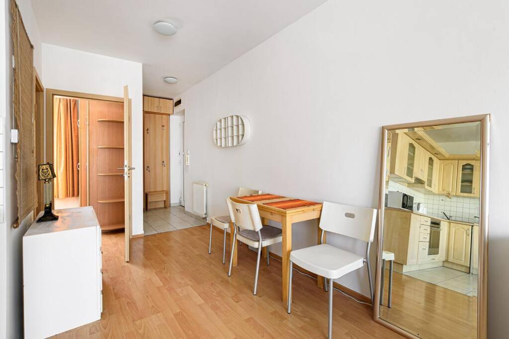 Lovely Apartment In City Centre For 4 Guests Budapeste Exterior foto
